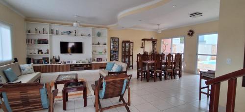 Horto Haus | Casa em Condomínio com Piscina e Lago em UBATUBA