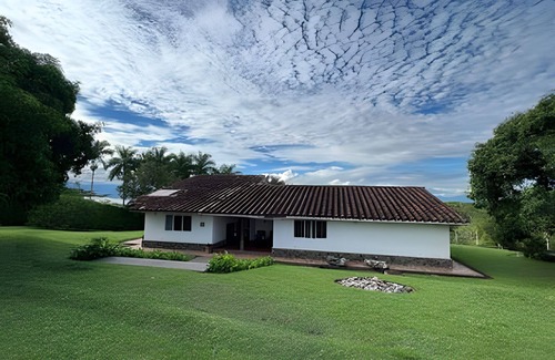 Pereira Haus | Casa en Cerritos|Piscina| 4 habs
