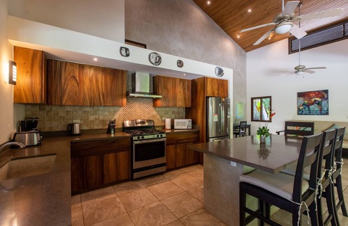 Garza Haus | CASA ESCONDIDA | SERENE RETREAT IN BLUE SPIRIT COMMUNITY