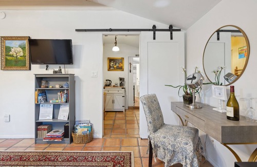 Mira Monte Wohnung | Casa Esquina: Cozy Studio in the Ojai Valley's “Mo Town”