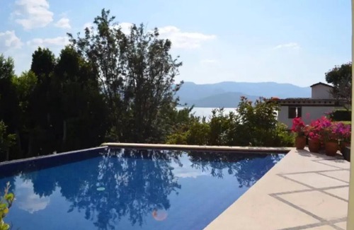 El Santuario Haus | Casa Estilo Mexicano en Valle De Bravo. Vista al Lago