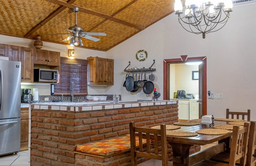 Zaragoza Haus | Casa Fiesta bietet Platz für 12 Gehminuten in die Stadt, 3 Gehminuten zum Strand.