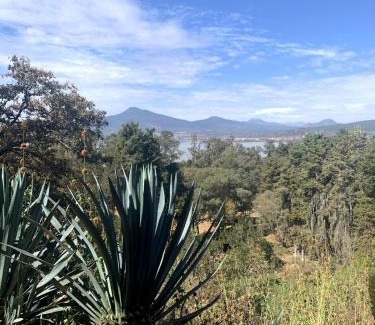 Santa Fe de la Laguna Haus | Casa Gary, in front of the lake