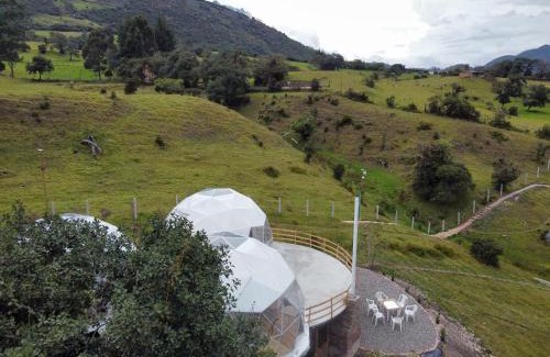 Sesquile Haus | CASA GLAMPiNG GUATAVITA Familiar Cap Max 13 pers