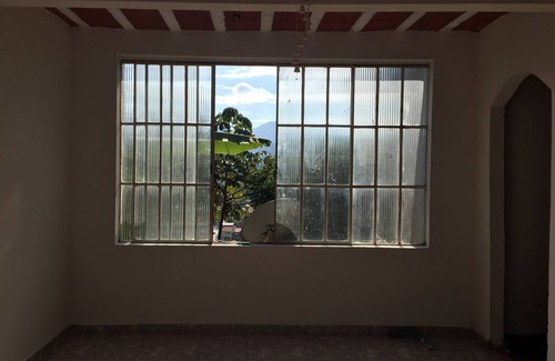 Sabara Haus | casa Grande, confortável e perfeito para descansar do estresse da cidade grande.