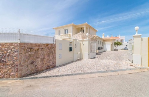 Vale de Parra Haus | Casa James - 5 bedroom, 6 bath Sleeps 10 - Modern Spacious Villa - Vale de Parra
