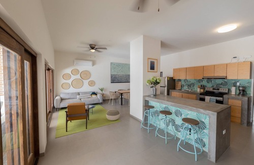 La Paz Haus | Casa La Paz with pool, patio and bbq grill