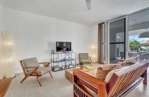 Tera Kora Villa | Casa Leeward with Pool on the Laguna Marina