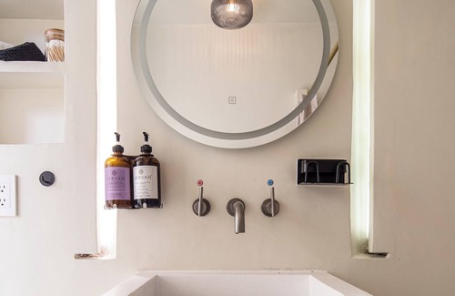 Ruta Independencia Haus | Casa Lumos - Minimalist Comfort Suites in Centro Historico