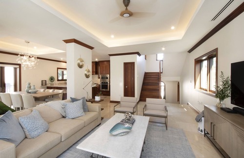 George Town Haus | Casa Luna 16: Luxe Resort South of Seven Mile Beach w/Pool, Heated Spa, & Beach Cove