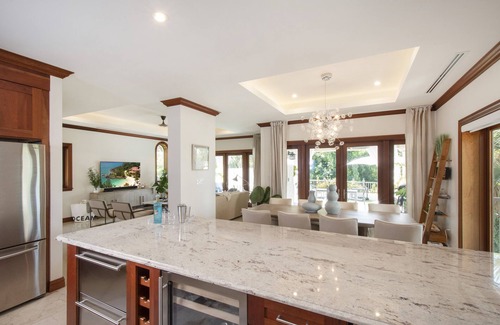 George Town Haus | Casa Luna 16: Luxe Resort South of Seven Mile Beach w/Pool, Heated Spa, & Beach Cove
