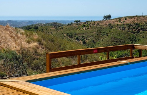 Fonte do Bispo Hütte | Casa Lynx, secluded hill top 2 bedroom getaway with pool and fenced garden
