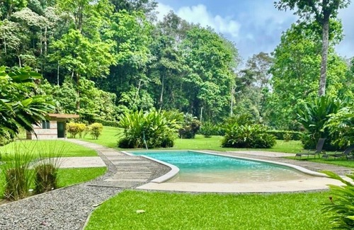 Coronado Haus | Casa Marriott 2, Lush Jungle ,Walk in Beach Pool, Private Waterfall, Muy Bonito!