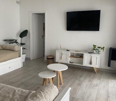 Tandil Villa | Casa Mercedes, casa privada a estrenar alquiler todo el año, con pileta climatizada solar de noviembre a marzo