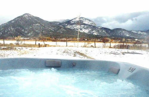 Arroyo Seco Haus | Casa Miguel- Hallenbad -Tennis- Kamin -Mountain Aufrufe- Whirlpool -Wifi