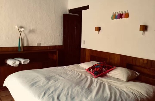 Del Cerrillo Bed & Breakfast | casa Frida - Centrally located cabin near market