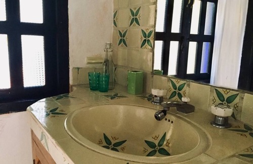 Del Cerrillo Bed & Breakfast | casa Frida - Centrally located cabin near market