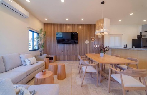 Colina del Sol Haus | Casa nueva a 3 min del Malecón!