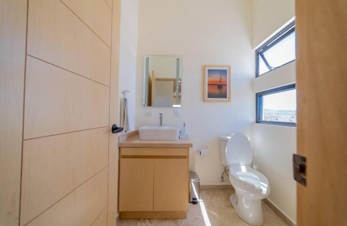 Colina del Sol Haus | Casa nueva a 3 min del Malecón!