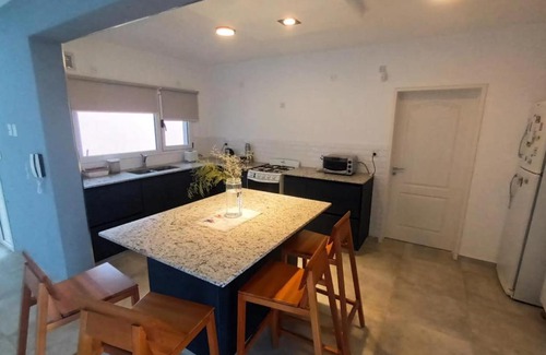 Santa Rosa Haus | Casa nueva estilo moderna, muy luminosa