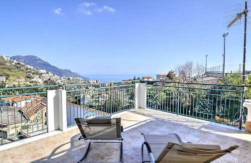 Scala Wohnung | Casa Otis: Is a welcoming apartment in a quiet position, located on a hillside above the sea.