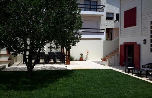 Barra Haus | Casa Palheiro Amarelo da Biarritz