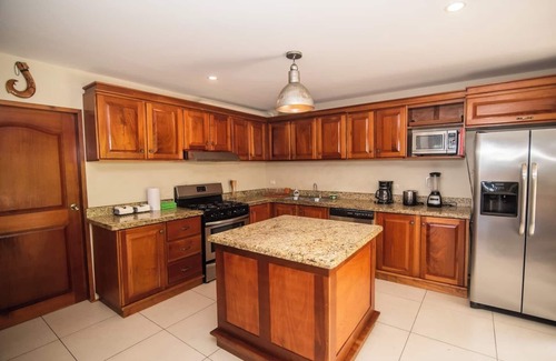 Jaco Villa | 12 BR mit 2 schönen Häusern am Strand, ideal für Hochzeiten, Versammlungen, Partys.