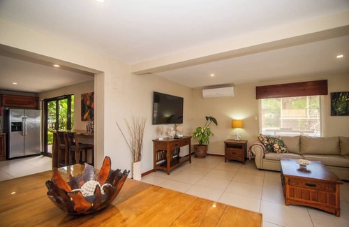 Jaco Villa | 12 BR mit 2 schönen Häusern am Strand, ideal für Hochzeiten, Versammlungen, Partys.