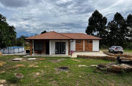 Los Santos Haus | Casa Roca con piscina Hospedaje Campestre