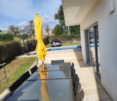 Monte Raposo Haus | Casa Rogel by Armação de Pêra with Heated Pool and Games Room