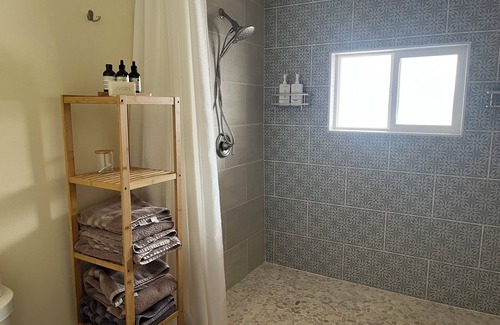 Reserve Haus | Casa Rosa-Gorgeous 5 bedroom in heart of Reserve-Close to Rodeo, Fairgrounds