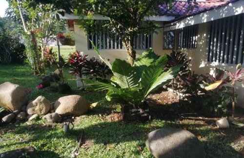 Guapiles Wohnung | Casa Sophia 3 listings Apartment 1 or Apartment 2 separately or Apt 1 and 2 together all with FO internet