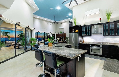Coco Haus | Solar Hot tub, Walk to Beach, Daily Housekeeping Included