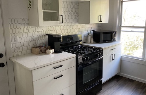 Aurora Haus | Casa Verde: Near Downtown Aurora/Casino