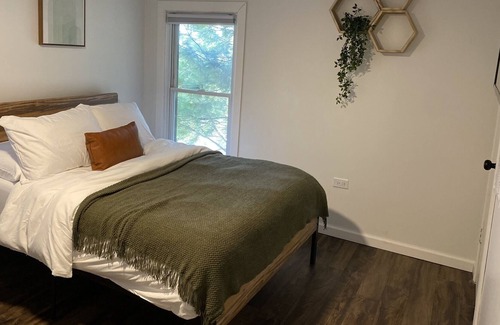 Aurora Haus | Casa Verde: Near Downtown Aurora/Casino