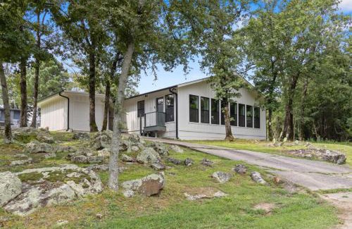 Eufaula Haus | Casa Verde, Updated Home with 3 Beds, 1.5 Baths, Sleeps 6