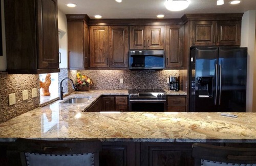 Cascade Wohnung | Cascade Getaway w/ Hot Tub, Overlooking Lake