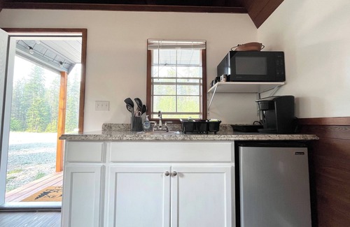 West Glacier Kabine | Casita 1, Tiny Home in Wood Area, 1 Mile From Glacier Entrance- 2 Guests