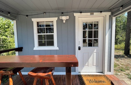 West Glacier Kabine | Casita 1, Tiny Home in Wood Area, 1 Mile From Glacier Entrance- 2 Guests