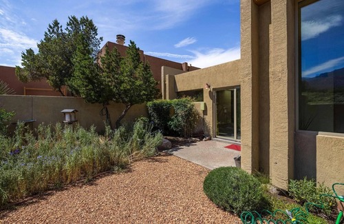 Sandia Heights South Haus | Casita de Montano 2 Bdrm Foothills Charmer with Incredible Sandia Mtn Views