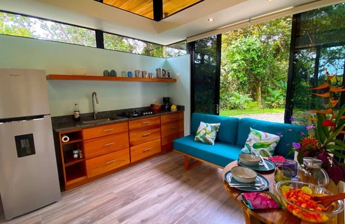Savegre Haus | Casita Jungle Nest, 5 minutes drive to Playa Linda, 15 to Dominical, Wifi Starlink