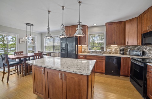 Oriental Haus | Cast Away Waterfront Getaway with Dock