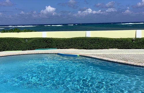 East End Eigentumswohnung | Castaways Cove Unit 122 Beach Front direct access