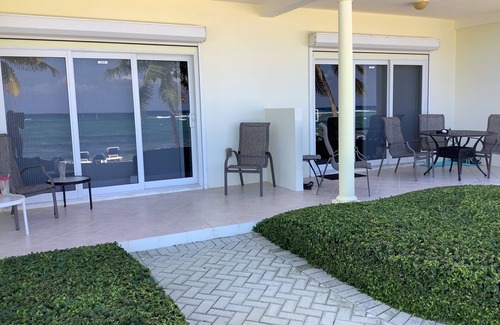 East End Eigentumswohnung | Castaways Cove Unit 122 Beach Front direct access