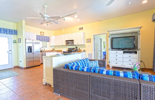 Gun Bay Haus | Castle Guesthouse: Cozy Guest Cottage w/ Private Pool and Deck with Ocean Views!