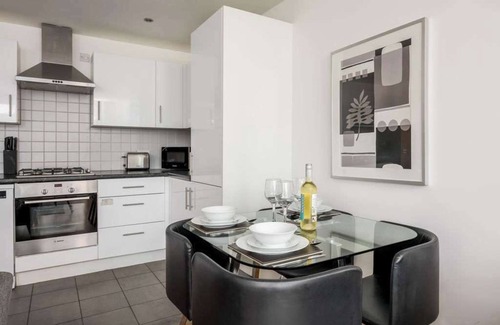 Poole Wohnung | Castle Lanes - Zwei Schlafzimmer Wohnung, Schläft 3