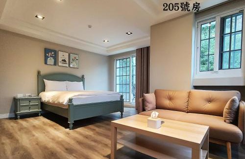 Ren'ai Haus | Castle On A Cloud