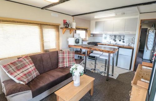 Cloughton Haus | Castle View Cabin