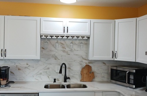 Saginaw Haus | Casual Corners -Spacious 4-bedroom house short drive to Frankenmuth.