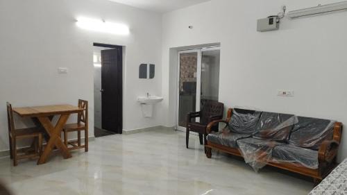 Kalpakkam Haus | CATCH A WAVE Farm House